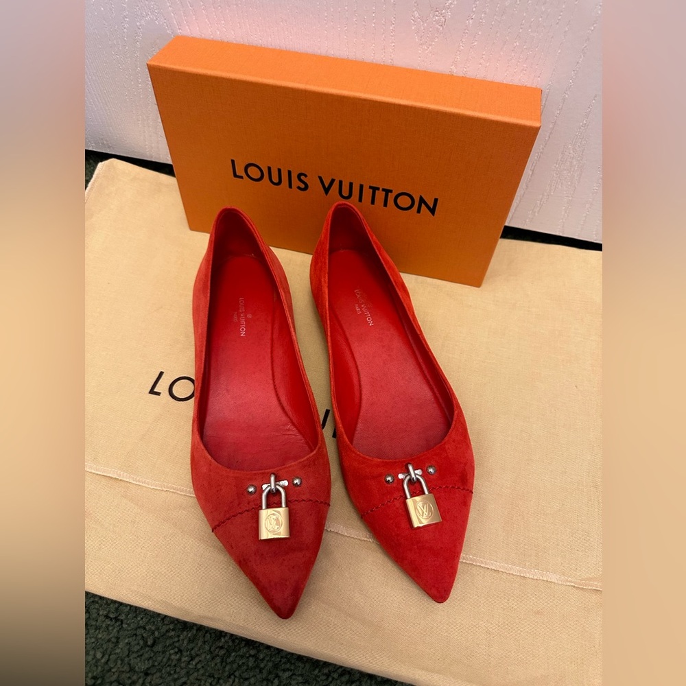 ✨Authentic LV Red Shoes ✨